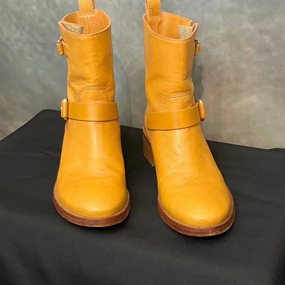 Tory Burch‎ Bennie Moto Leather Boots Ankle Booties Gold Buckle Hardware Size 8M